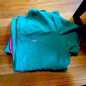 FIGS XL jogger set in safety green.